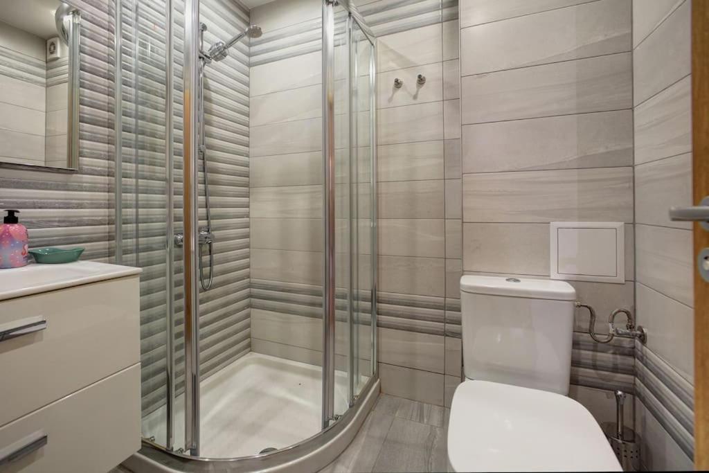 Spacious Home Office With Secure Garage In Софія Екстер'єр фото