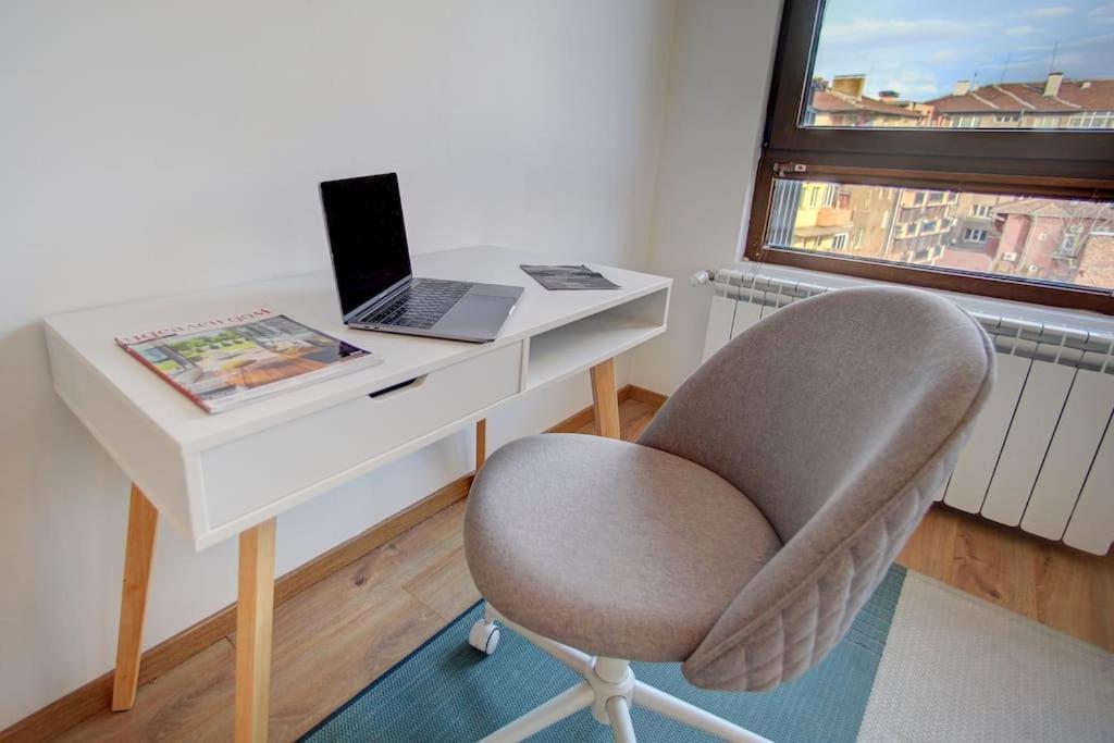 Spacious Home Office With Secure Garage In Софія Екстер'єр фото
