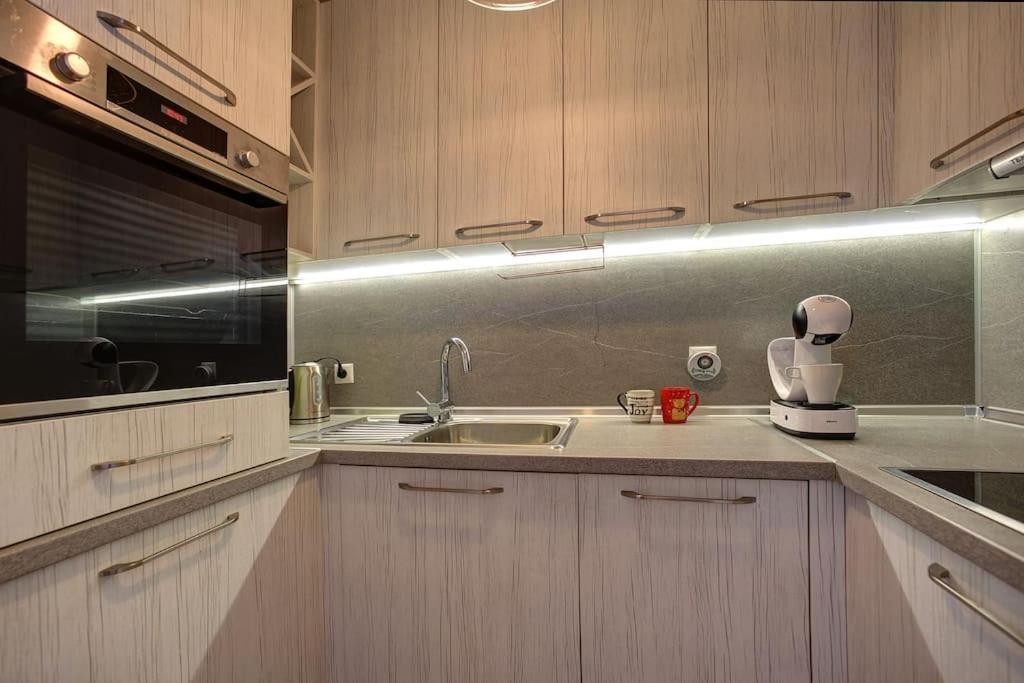 Spacious Home Office With Secure Garage In Софія Екстер'єр фото