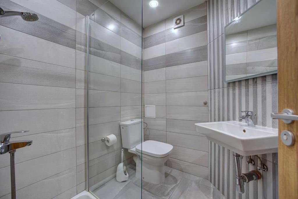 Spacious Home Office With Secure Garage In Софія Екстер'єр фото